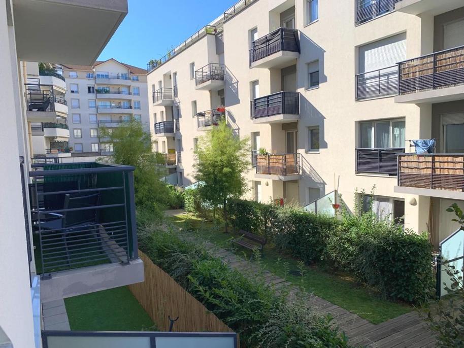 Apartamento Beau Studio Tout Confort Au Calme Avec Parking . Villeurbanne Exterior foto
