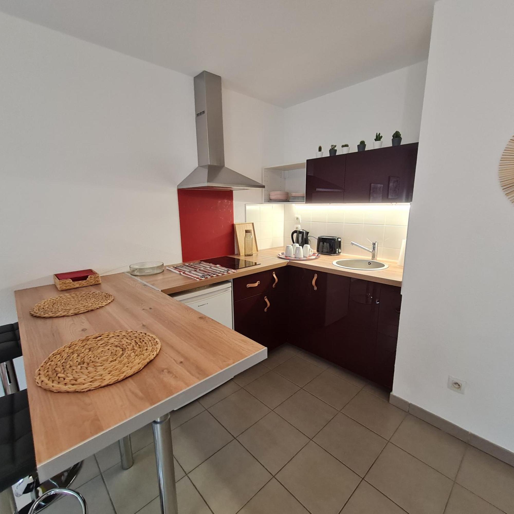 Apartamento Beau Studio Tout Confort Au Calme Avec Parking . Villeurbanne Exterior foto